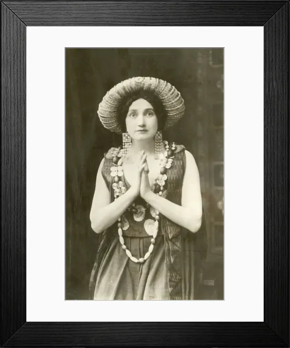 Framed Print : Lillah McCarthy as Jocasta in Oedipus Rex, London Framed Print : Lillah McCarthy as Jocasta in Oedipus Rex, London
