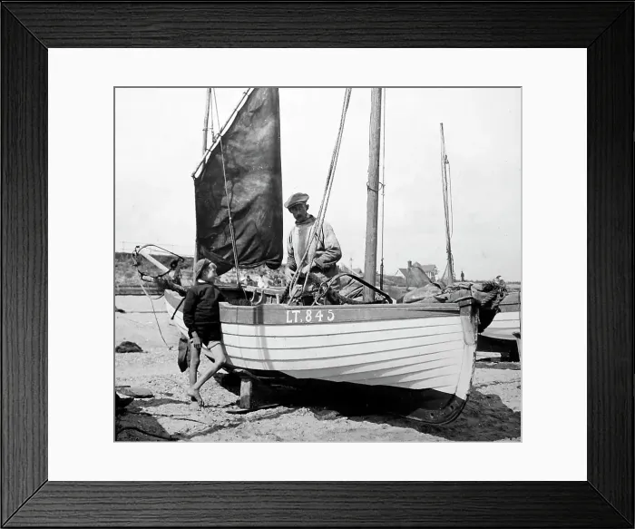 Framed Print : Fisherman, Southwold beach, early 1900s Framed Print : Fisherman, Southwold beach, early 1900s