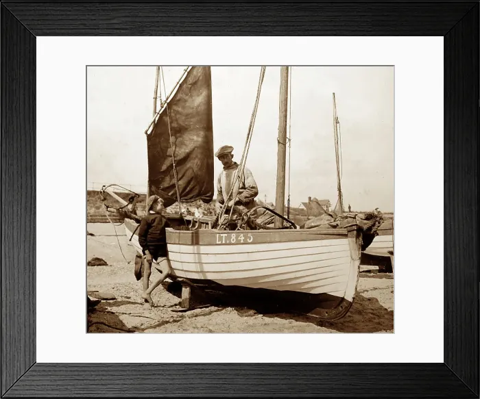 Framed Print : Fisherman, Southwold beach, early 1900s Framed Print : Fisherman, Southwold beach, early 1900s
