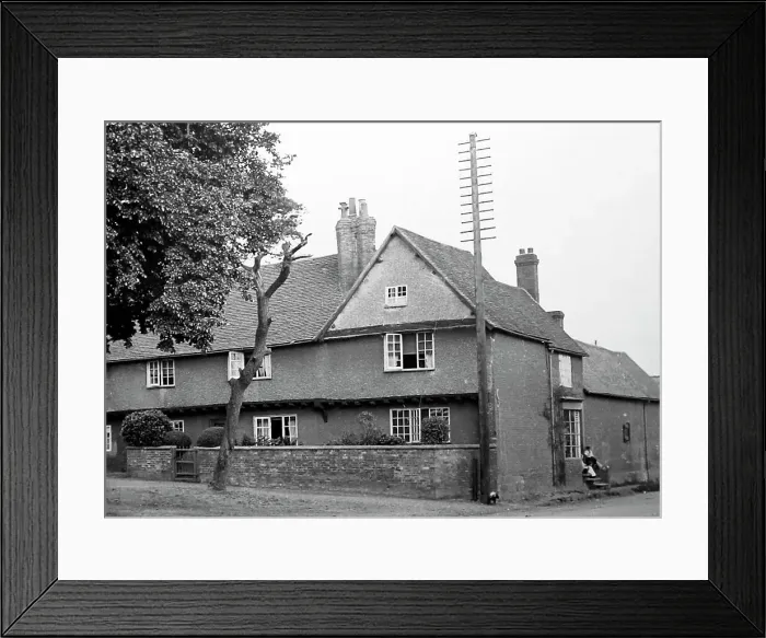 Framed Print : Former Old Lion Inn - the Gunpowder Plot House, Dunchurch Framed Print : Former Old Lion Inn - the Gunpowder Plot House, Dunchurch