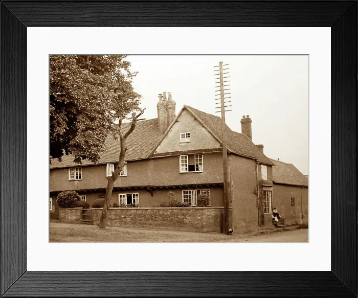 Framed Print : Former Old Lion Inn - the Gunpowder Plot House, Dunchurch Framed Print : Former Old Lion Inn - the Gunpowder Plot House, Dunchurch