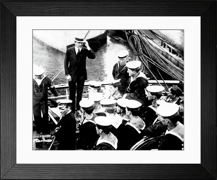 Framed Print : Capatin Scott addressing crew of the Terra Nova Framed Print : Capatin Scott addressing crew of the Terra Nova