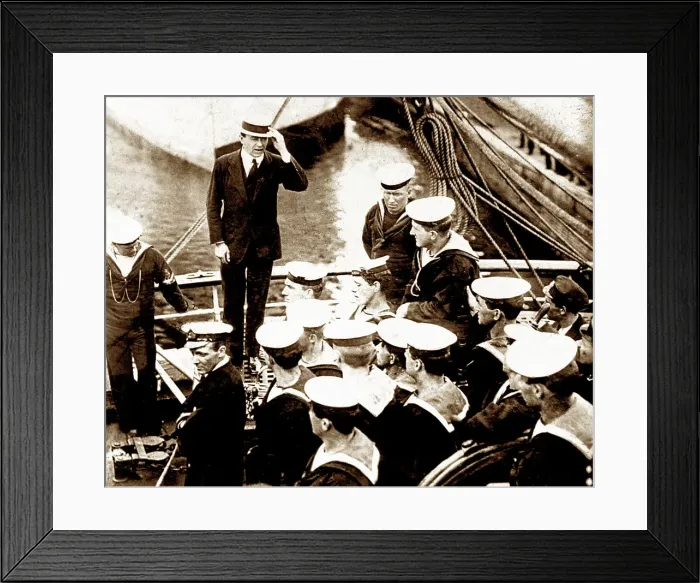 Framed Print : Scott's Antarctic Expedition Captain Scott addresses crew Framed Print : Scott's Antarctic Expedition Captain Scott addresses crew