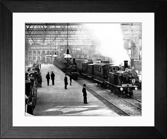 Framed Print : Victoria Railway Station, London Framed Print : Victoria Railway Station, London