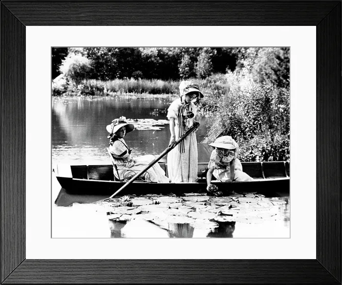 Framed Print : A Summer's Day Victorian period Framed Print : A Summer's Day Victorian period