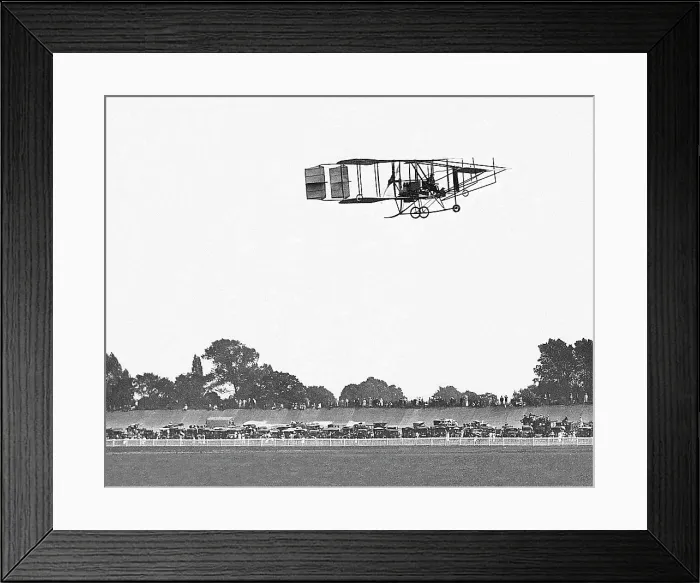 Framed Print : Bill Cody flying his Cathedral Aeroplane at Brooklands Framed Print : Bill Cody flying his Cathedral Aeroplane at Brooklands