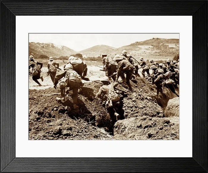 Framed Print : Royal Naval Division going over the top in WW1 Framed Print : Royal Naval Division going over the top in WW1