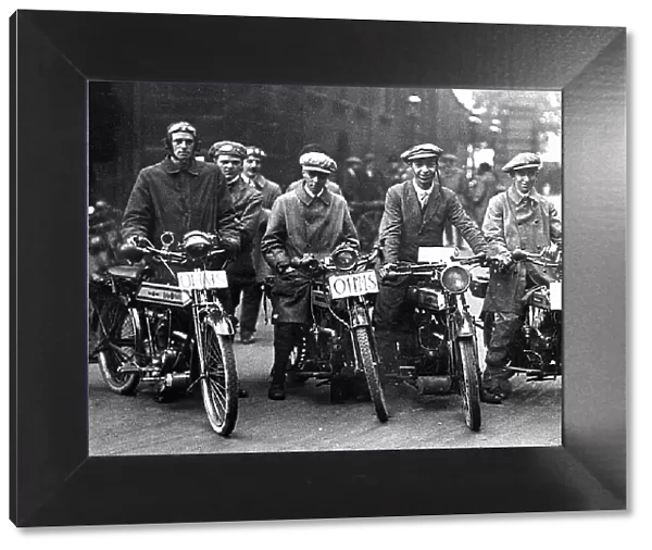 Volunteer motorcyclists during WW1