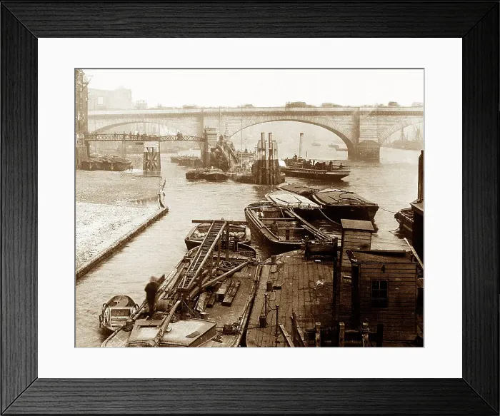Framed Print : London Bridge, Victorian period Framed Print : London Bridge, Victorian period