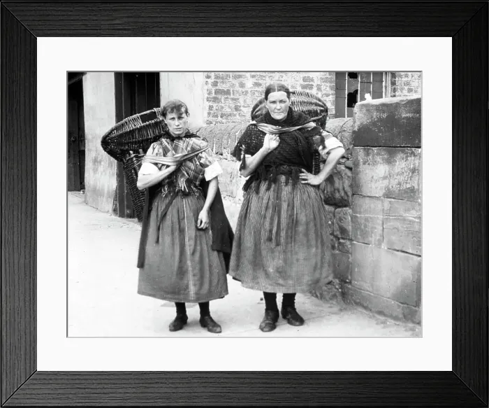 Framed Print : Newhaven near Edinburgh Fish Wives early 1900s Framed Print : Newhaven near Edinburgh Fish Wives early 1900s