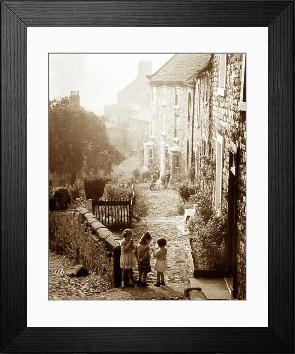 Framed Print : Morning mist in Richmond, Yorkshire, 1940s Framed Print : Morning mist in Richmond, Yorkshire, 1940s