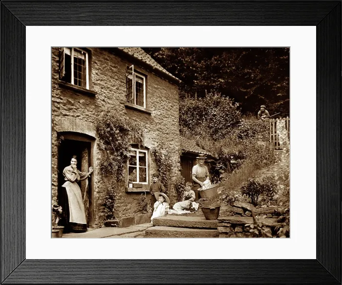 Framed Print : A cottage in Tintern, Victorian period Framed Print : A cottage in Tintern, Victorian period