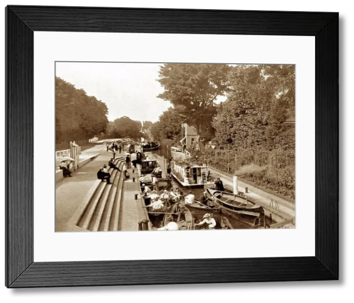 Framed Print : Boulters Lock, Maidenhead, early 1900s Framed Print : Boulters Lock, Maidenhead, early 1900s