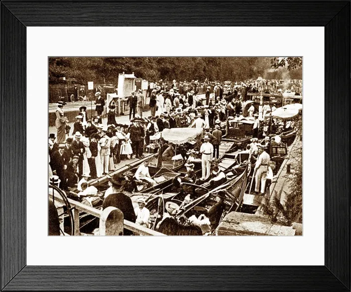 Framed Print : The River Thames, Maidenhead, early 1900s Framed Print : The River Thames, Maidenhead, early 1900s
