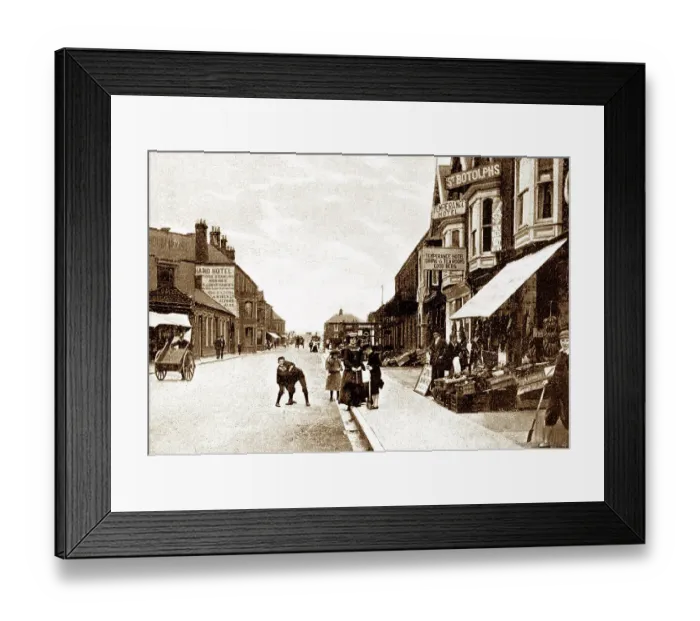 Framed Print : High Street, Mablethorpe, early 1900s Framed Print : High Street, Mablethorpe, early 1900s