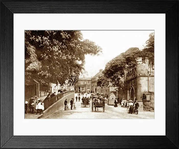Framed Print : Entrance to Tamworth Castle, early 1900s Framed Print : Entrance to Tamworth Castle, early 1900s