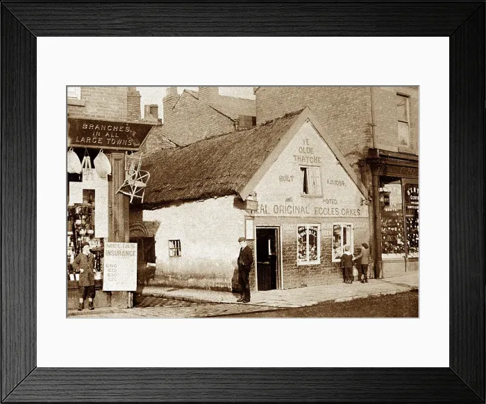 Framed Print : The Old Thatched Cottage, Eccles, early 1900s Framed Print : The Old Thatched Cottage, Eccles, early 1900s