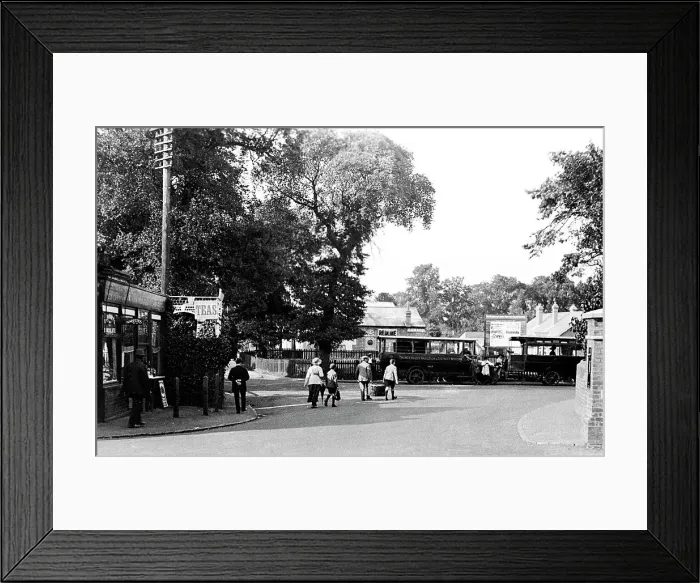 Framed Print : Hadleigh London Road probably 1920s Framed Print : Hadleigh London Road probably 1920s