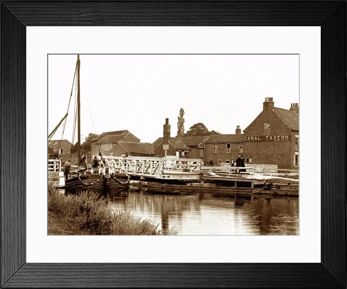 Framed Print : The Swing Bridge, Thorne early 1900s Framed Print : The Swing Bridge, Thorne early 1900s