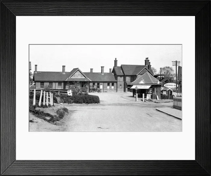 Framed Print : Rayleigh Railway Station early 1900s Framed Print : Rayleigh Railway Station early 1900s