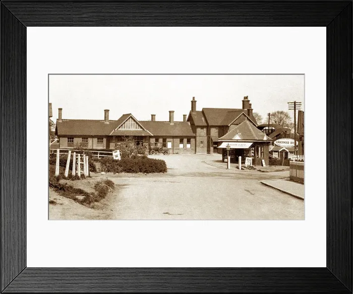 Framed Print : Rayleigh Railway Station, early 1900s Framed Print : Rayleigh Railway Station, early 1900s