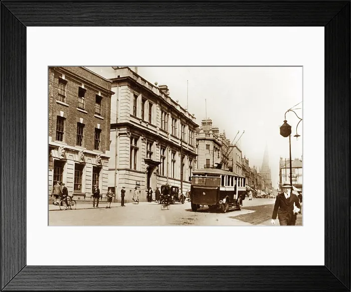 Framed Print : Chesterfield High Street Trolleybus possibly 1930 / 40s Framed Print : Chesterfield High Street Trolleybus possibly 1930 / 40s