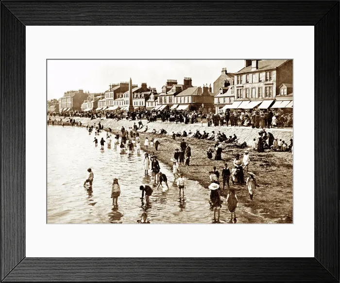 Framed Print : Helensburgh Beach early 1900s Framed Print : Helensburgh Beach early 1900s