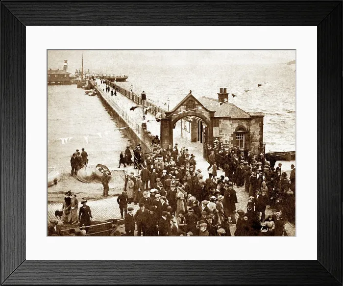 Framed Print : Helensburgh Pier early 1900s Framed Print : Helensburgh Pier early 1900s