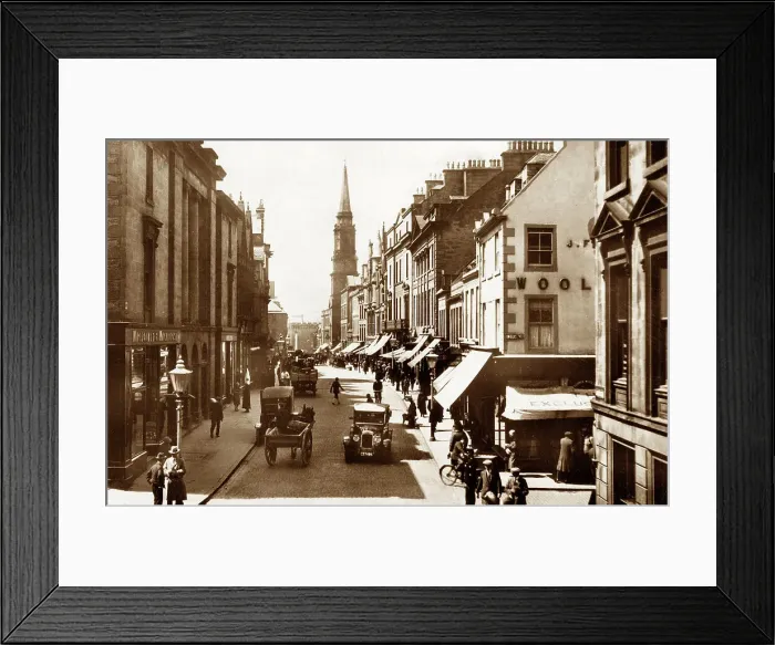 Framed Print : Inverness High Street probably 1920 / 30s Framed Print : Inverness High Street probably 1920 / 30s