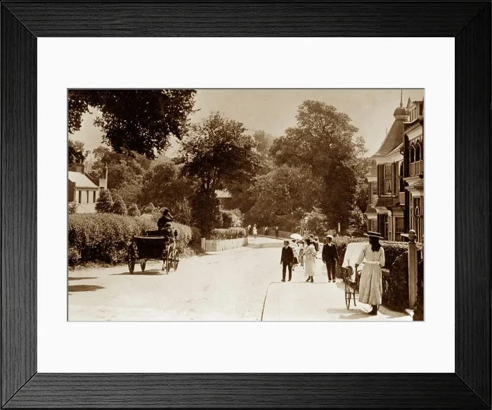 Framed Print : Station Road, Westcliff on Sea early 1900's Framed Print : Station Road, Westcliff on Sea early 1900's