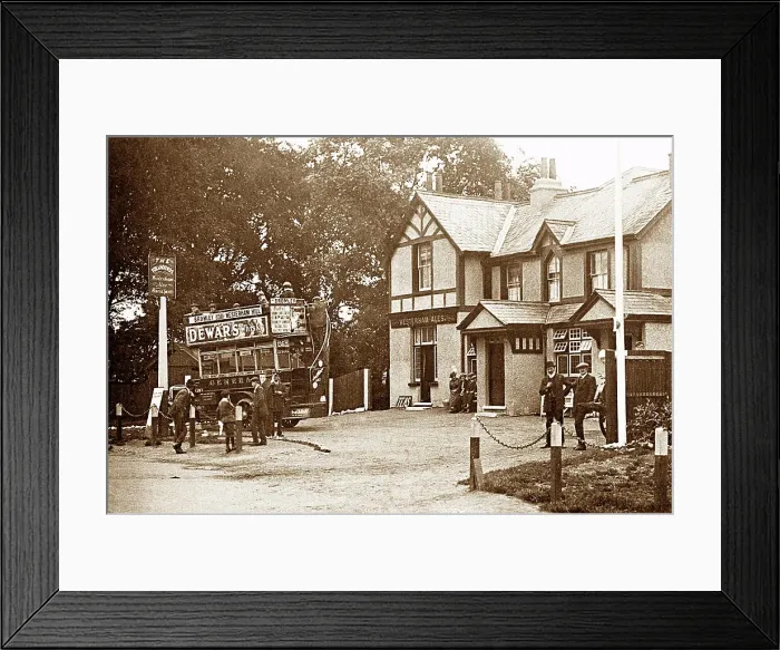 Framed Print : Fox and Hounds, Westerham Hill early 1900's Framed Print : Fox and Hounds, Westerham Hill early 1900's