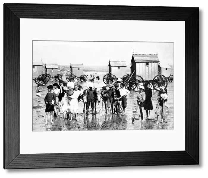 Framed Print : Weymouth Beach early 1900s Framed Print : Weymouth Beach early 1900s
