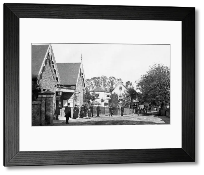 Framed Print : Winchmore Hill Railway Station early 1900s Framed Print : Winchmore Hill Railway Station early 1900s