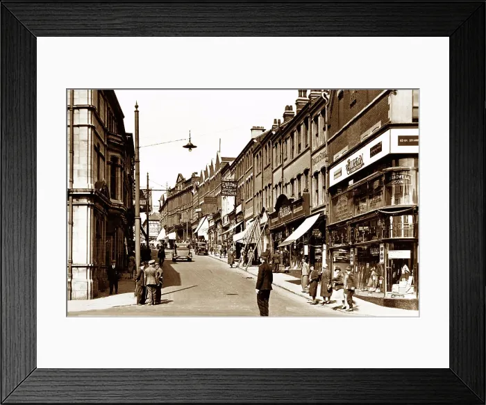 Framed Print : Leeming Street, Mansfield 1930's Framed Print : Leeming Street, Mansfield 1930's