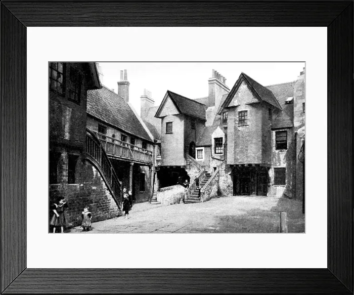 Framed Print : Whitehorse Close, Edinburgh early 1900's Framed Print : Whitehorse Close, Edinburgh early 1900's