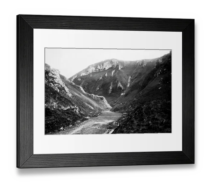 Framed Print : Winnats Pass in the Peak District showing snow poles Framed Print : Winnats Pass in the Peak District showing snow poles