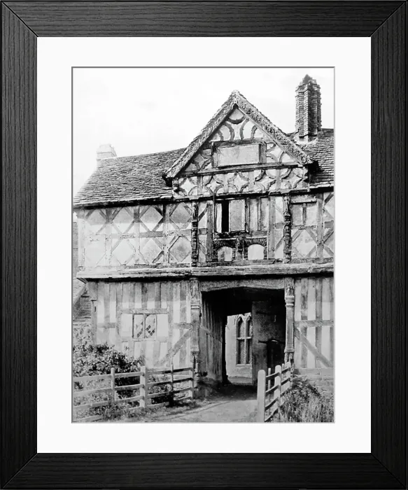 Framed Print : The Gatehouse, Stokesay Castle, early 1900s Framed Print : The Gatehouse, Stokesay Castle, early 1900s