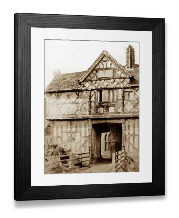 Framed Print : The Gatehouse, Stokesay Castle, early 1900s Framed Print : The Gatehouse, Stokesay Castle, early 1900s