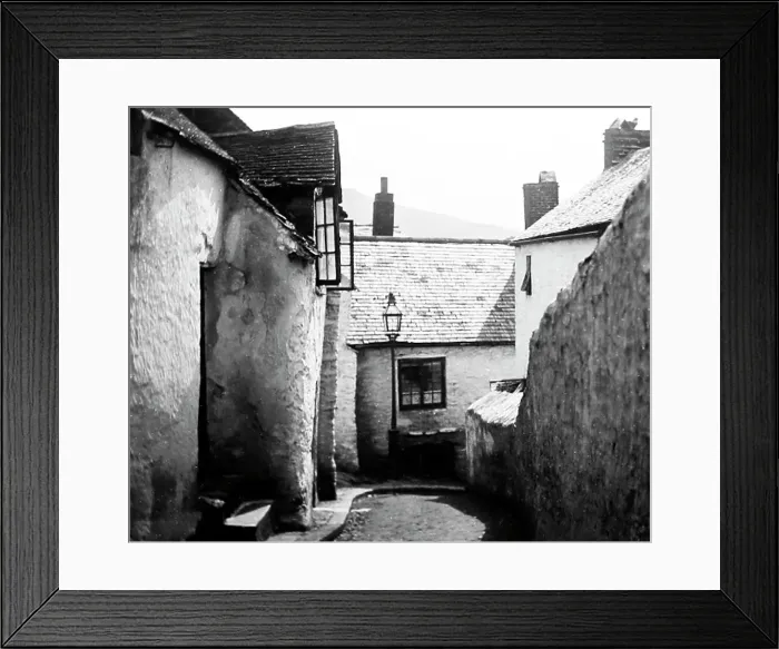 Framed Print : An alley in Ilfracome, Devon, early 1900s Framed Print : An alley in Ilfracome, Devon, early 1900s