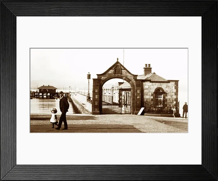 Framed Print : Helensburgh Pier, Scotland, early 1900s Framed Print : Helensburgh Pier, Scotland, early 1900s