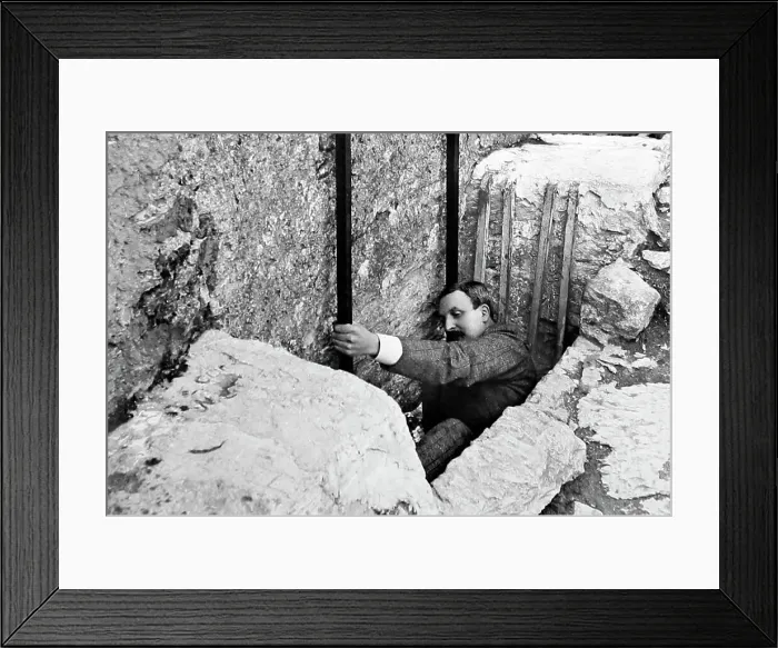 Framed Print : Kissing the Blarney Stone, Blarney Castle, Ireland Framed Print : Kissing the Blarney Stone, Blarney Castle, Ireland