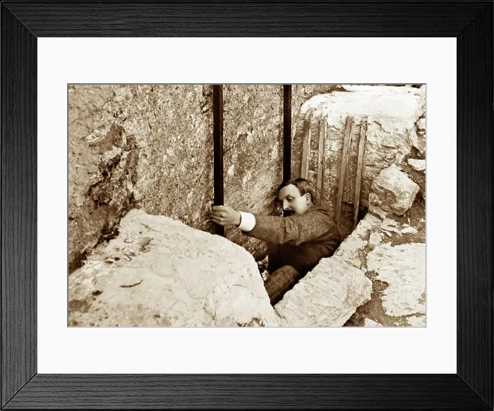 Framed Print : Kissing the Blarney Stone, Blarney Castle, Ireland Framed Print : Kissing the Blarney Stone, Blarney Castle, Ireland