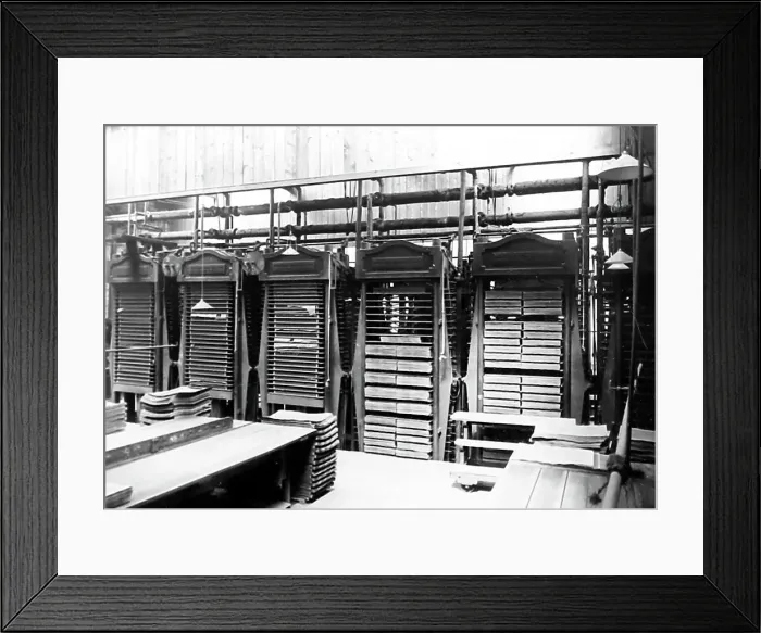 Framed Print : Pressing cloth in a woollen mill in Bradford Framed Print : Pressing cloth in a woollen mill in Bradford