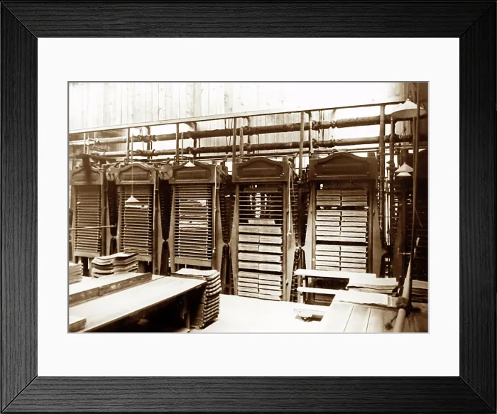 Framed Print : Pressing cloth in a woollen mill in Bradford Framed Print : Pressing cloth in a woollen mill in Bradford