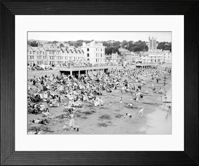Framed Print : Teignmouth beach, Devon in the 1950s Framed Print : Teignmouth beach, Devon in the 1950s