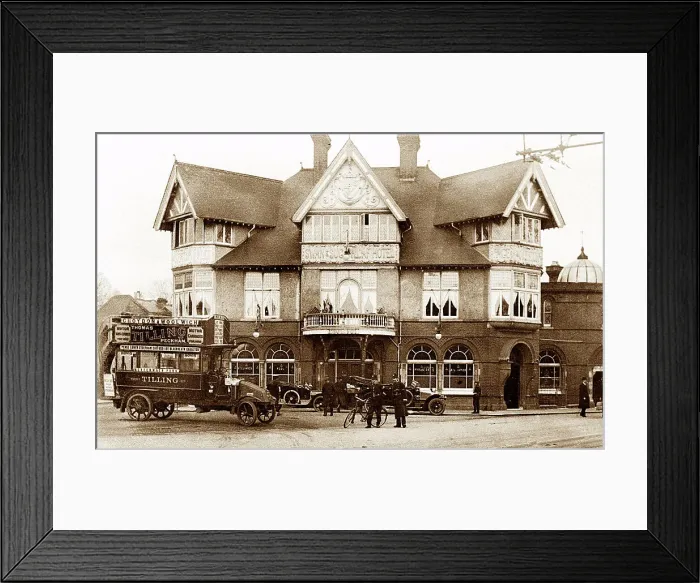 Framed Print : Croydon Swan and Sugar Loaf Pub early 1900s Framed Print : Croydon Swan and Sugar Loaf Pub early 1900s