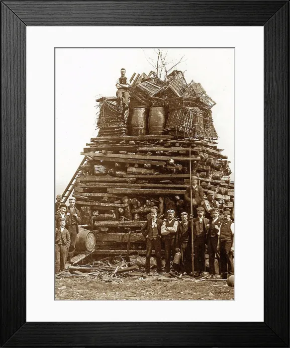 Framed Print : Queen Victoria's Diamond Jubilee Bonfire, Pinner Framed Print : Queen Victoria's Diamond Jubilee Bonfire, Pinner
