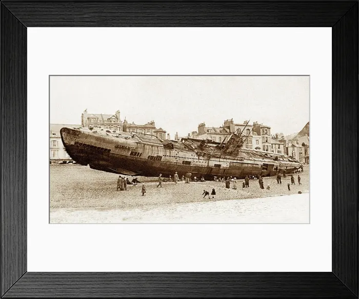 Framed Print : Hastings beach, German submarine, 15th April 1919 Framed Print : Hastings beach, German submarine, 15th April 1919