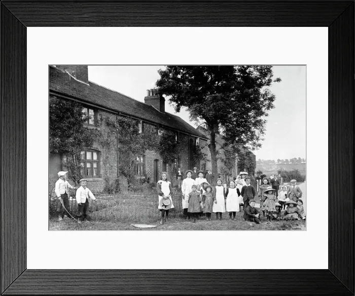 Framed Print : Ellestree Cottages, Bishops Itchington early 1900's Framed Print : Ellestree Cottages, Bishops Itchington early 1900's