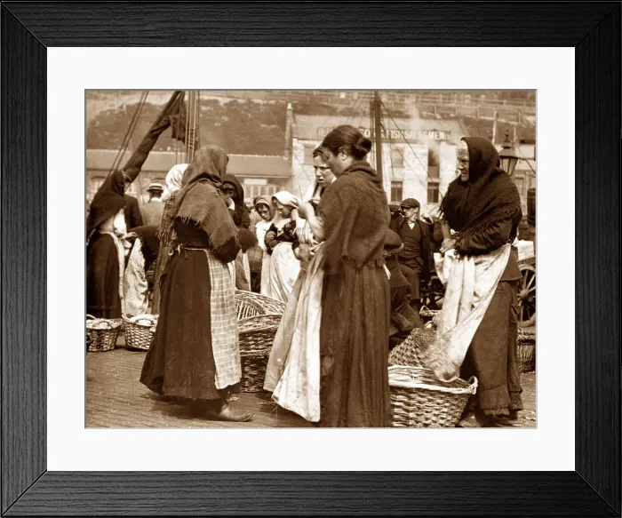 Framed Print : Fishwives, North Shields early 1900's Framed Print : Fishwives, North Shields early 1900's